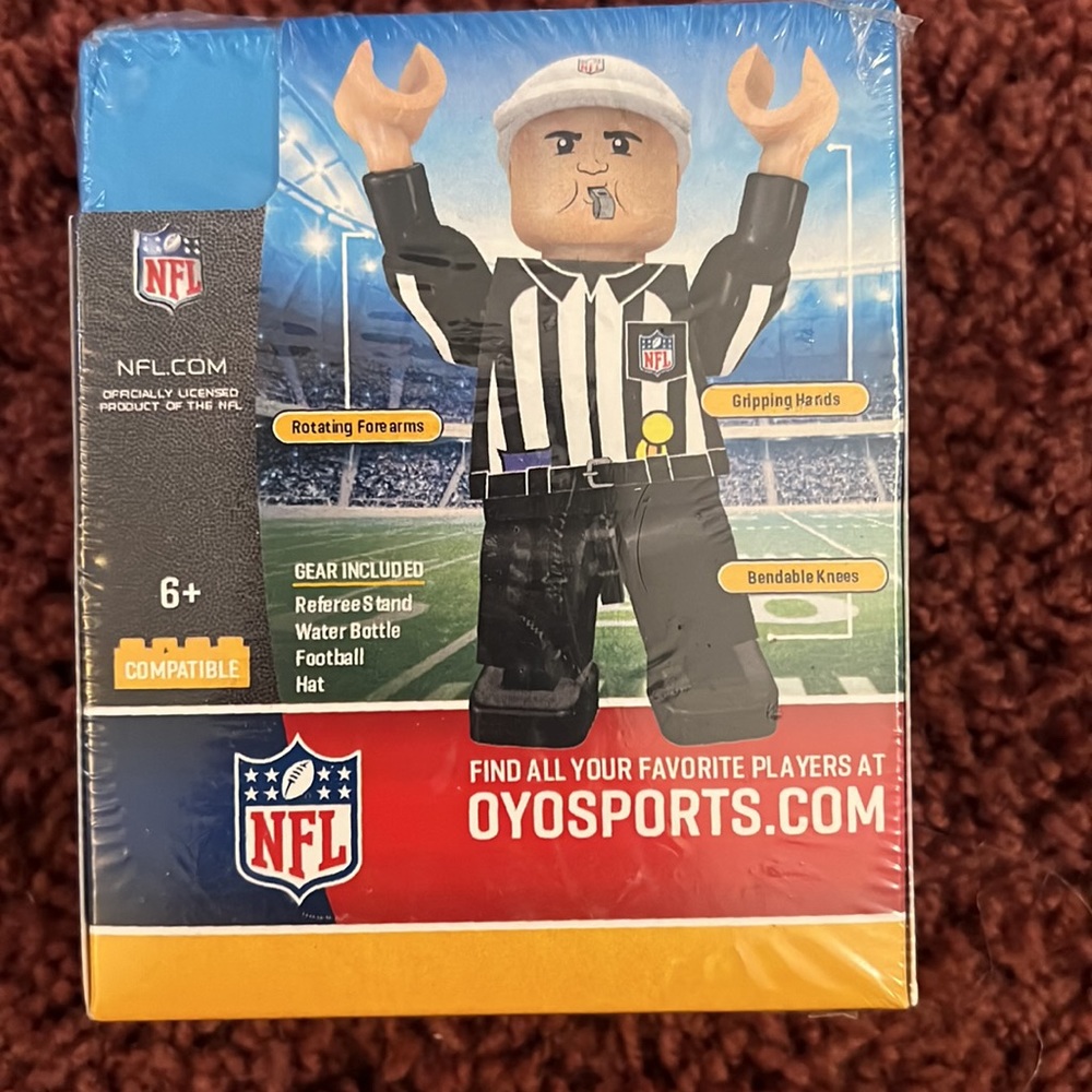 NFL Referee Mini Buildable Figure - Picture 2 of 6